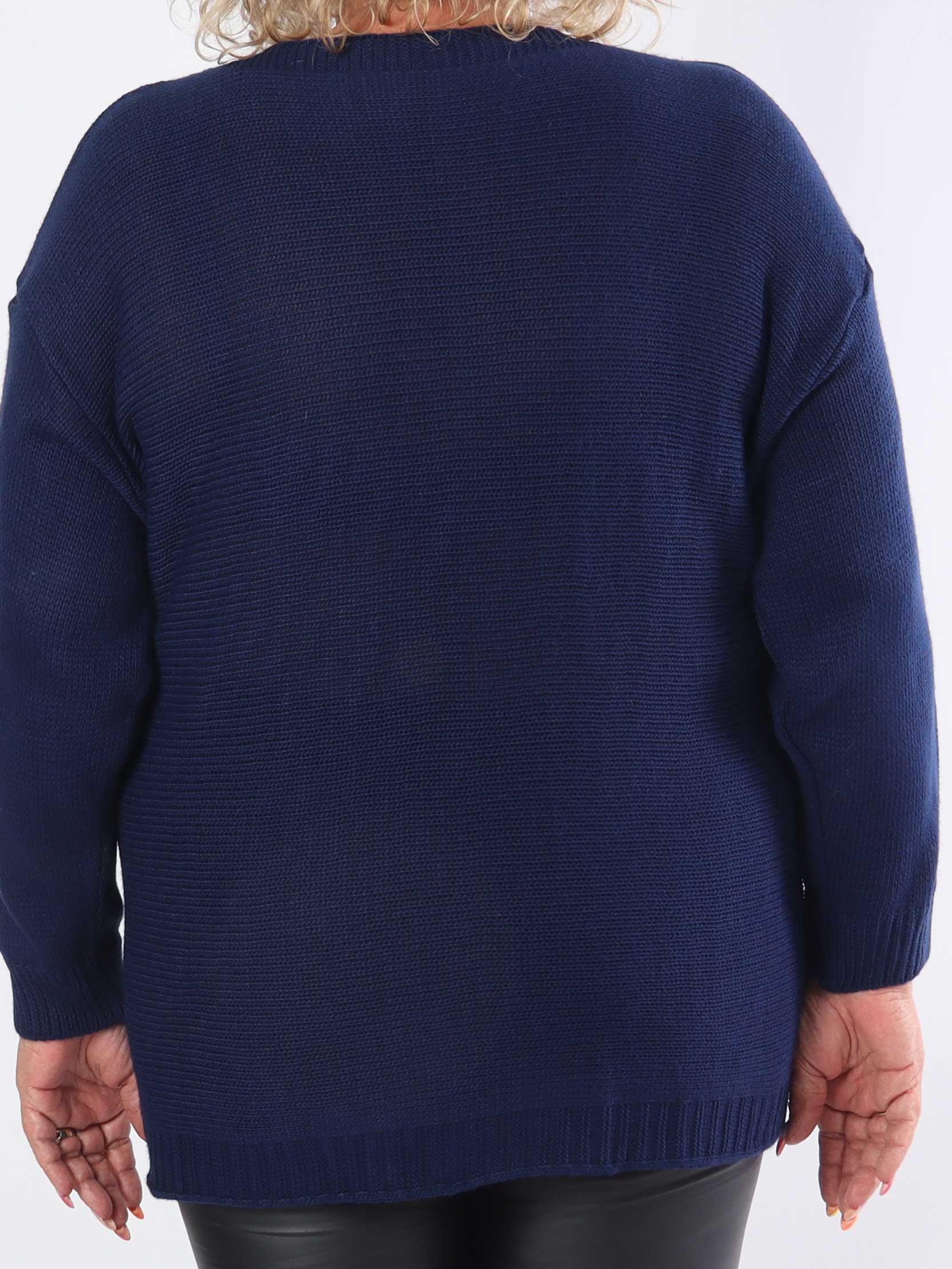 Amara Short - Tofarvet plus size strikbluse med gulddetaljer